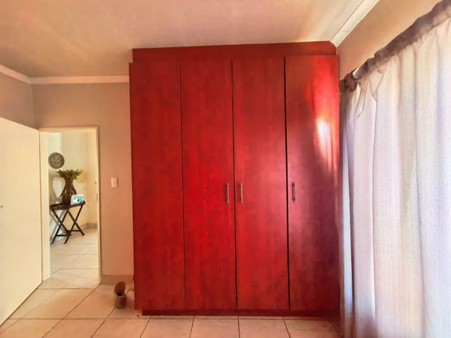 2 Bedroom Property for Sale in Waterval East North West